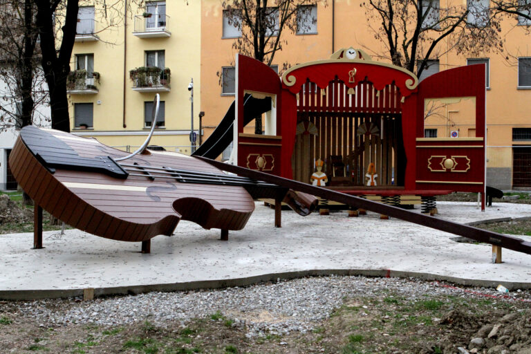 Verdi’s violin & Opera box